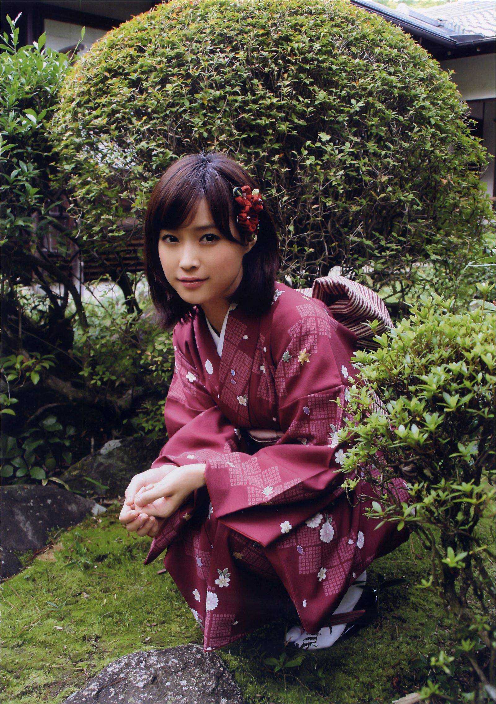 Kamei Eri 亀井絵里 – [thanks] 写真集 [PB美女写真集]